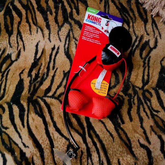 Kong Cat Window Punching Bag w/ Catnip .. New! - Picture 1 of 5